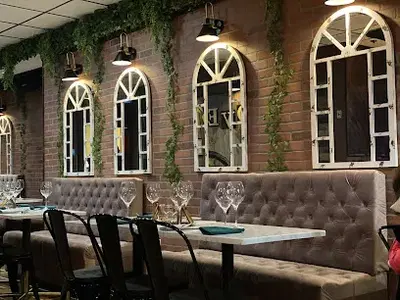 Cana & Café Bar & Restaurant
