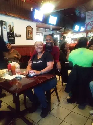 Charlie's Restaurant And Bar