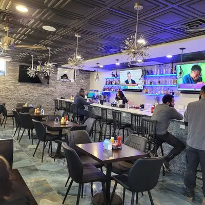 Oasiz Bar & Grill