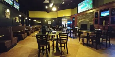 Monelli's Italian Grill & Sports Bar