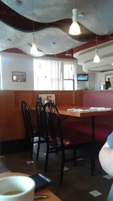2 Roses Family Restaurant
