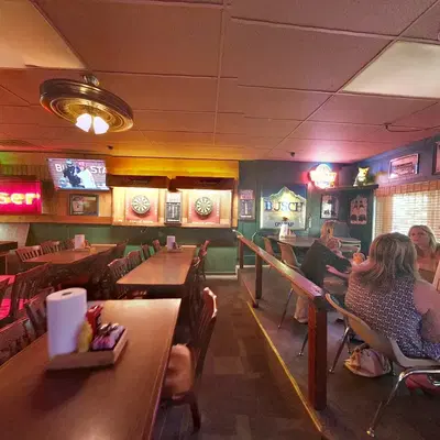 Dave's World Famous Bar & Restaurant