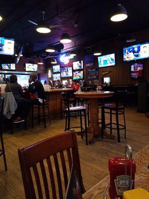 Brooksider Sports Bar & Grill