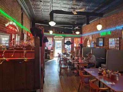 Louie M's Burgerlust