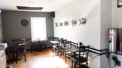 Tia B's La Waffleria