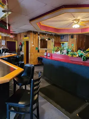 Dee Dee's Tavern