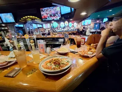 Tully's Good Times Main & Transit Rd