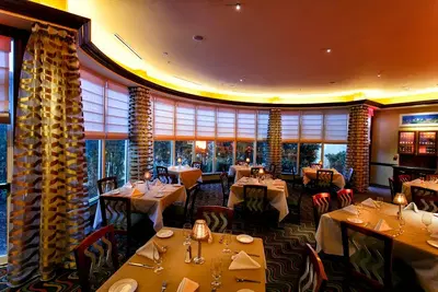 Lorenzo's Restaurant & Cabaret