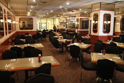 Dining at North Shore Towers