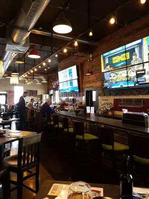 Junior's Bar and Grill