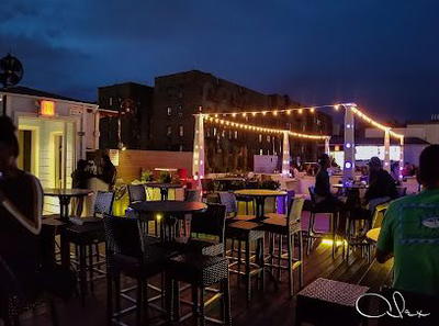 Republica Restaurant & Rooftop