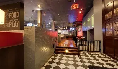 Dave & Buster's