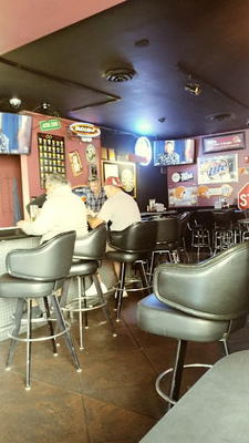Dina's Pizza & Pub