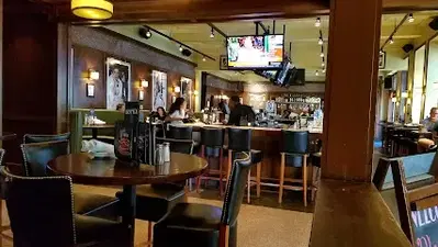 Bar Louie - Lyndhurst