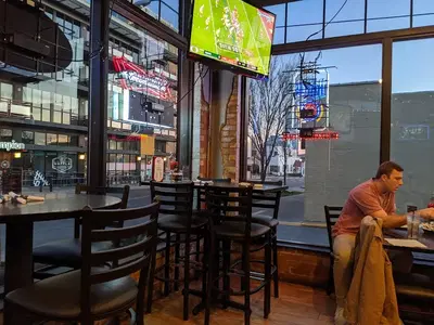 Louie's Grill & Bar