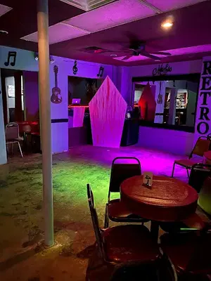 Retro Grill & Bar