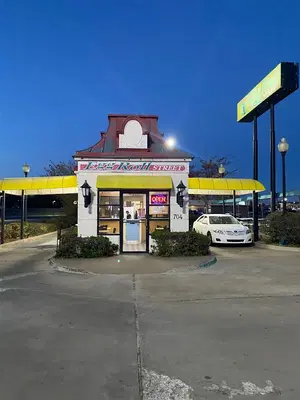 Egg Roll Street