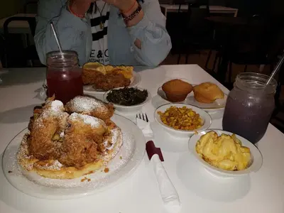 MAMA E's