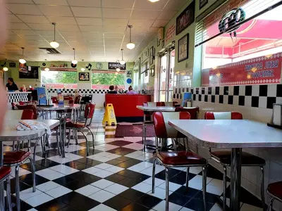Boomarang Diner Mustang