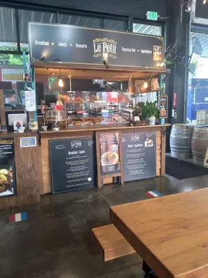 Le Petit Café