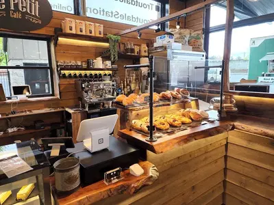 Le Petit Café Troutdale
