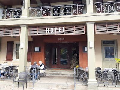 Chestnut Grill and Sidewalk Cafe