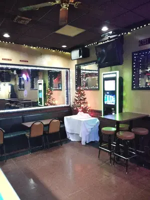 Hollywood Show Bar