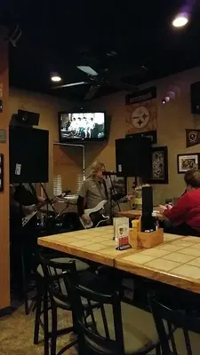 Bee'z Bistro & Pub