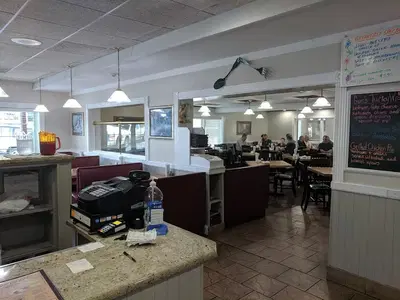 Gus's Streetside Cafe