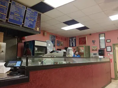 Mola’s Pizza