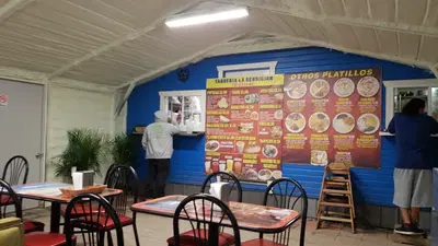 Tacos Y Pupusas