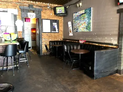 Dusty's Bar & Grill
