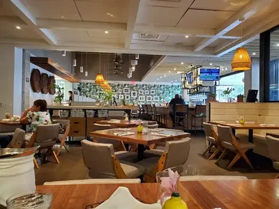 Tommy Bahama Restaurant, Bar & Store