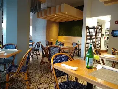 Basico Bistro + Café