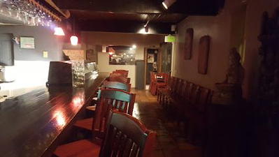 Mon's Thai Bistro & Sushi Bar