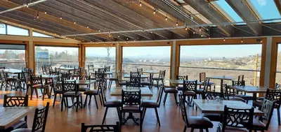 Eight Settlers Restaurant & Distillery