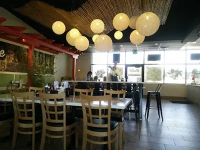 Rollz Vietnamese