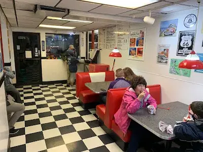 Iceberg Drive Inn 3900 South