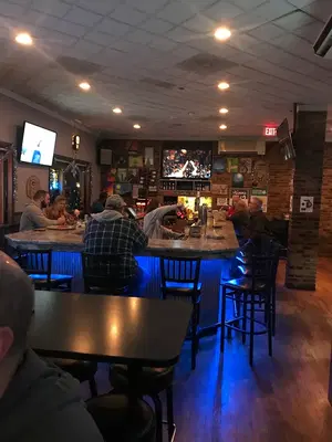 Zi's Sports Pub and Eatery