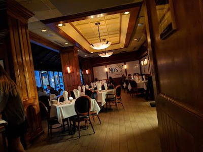 Mo’s...A Place for Steaks