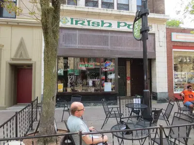 Mackesey's Irish Pub