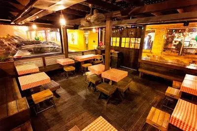 Georgie Porgie's Treefort Restaurant - Oak Creek