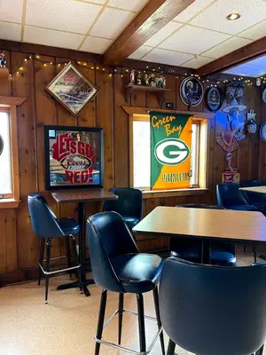 Cabbage Heads Tavern & Grill