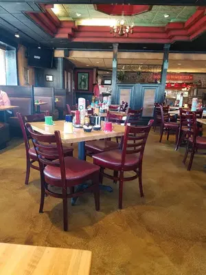 Lucky Star Pub & Eatery