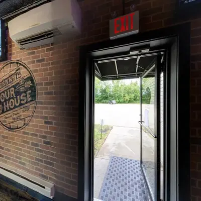 Johnny'Z Pour House