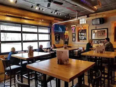 The Alumni Club Tavern & Eatery